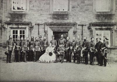 Königin Victoria und Offiziere der Armee, aus der Sammlung von Col. Philip S Newton, 1860 von English Photographer